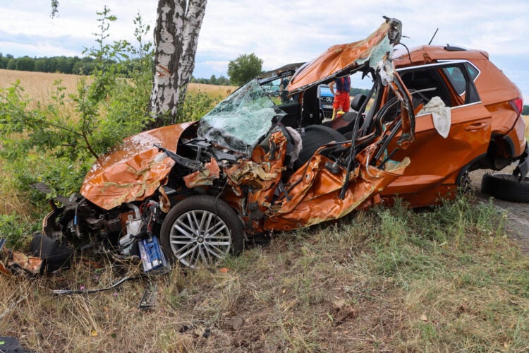 Verkehrsunfall auf der B96 bei Wormlage; Foto: Blaulichtreport Lausitz