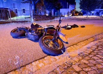Ermittlungen nach Unfall in Kamenz: Zwei Motorradfahrer verletzt