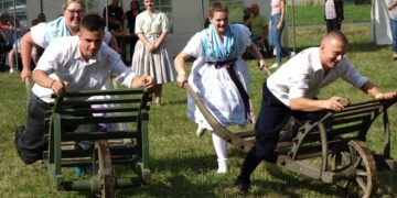Reiter beim Hahnrupfen der Burger Jugend in Burg (Spreewald)