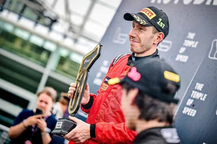Siegerehrung nach dem zweiten Rennen – Clausnitzer auf Platz 1 der SUPER LIGHTS-Kategorie
(Foto: Angelo Poletto)
