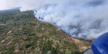 Luftaufnahme des Brandes in der Gohrischheide aus dem Polizeihubschrauber der Bundespolizei.