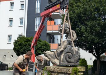 Cottbuser Schneckenreiter nach Restaurierung zurück an der Spree