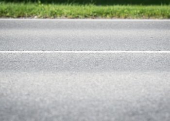 Polizeinews OSL: Sommerhitze verflüssigt Asphalt bei Guteborn