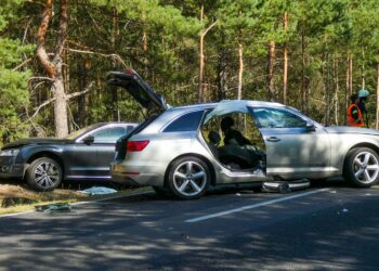Autounfall zwischen Lichterfeld und Schacksdorf: Fahrerin eingeklemmt