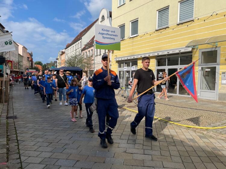 Festumzug beim Heimatfest in Spremberg, in dessen Rahmen der Lichtertanz stattfindet