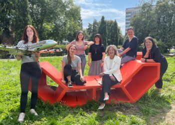 Cottbuserinnen entdecken Strukturwandel: Tour durch chesco-Forschung