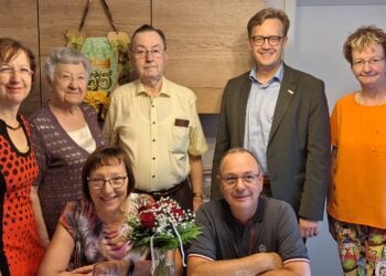 Arm in Arm durchs Leben – Senftenberger Ehepaar feiert eiserne Hochzeit