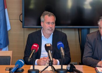 Nach Gewalt: Cottbuser OB zu Sicherheit an Schulen & Integration