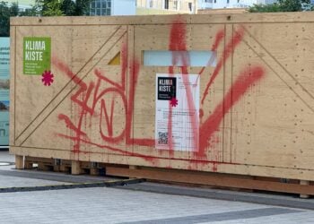 „Klima-Kiste“ beschmiert: Stadt Cottbus erstattet Anzeige