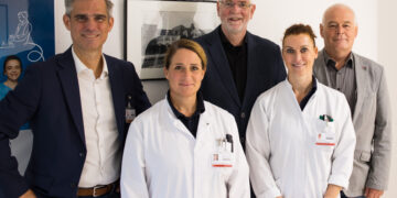 v.l.n.r. Markus Jung (Kaufmännischer Leiter und Prokurist Lausitz Klinik Forst), Dr. med. Martina Schmidt-Reimer (
Ärztliche Direktorin und Chefärztin für Anästhesie Lausitz Klinik Forst) ), Prof. h.c. Hans-Ulrich Schmidt
(Geschäftsführer Lausitz Klinik bis 30.09.2025), Dr. med. Jana Reinwart (stellv. Ärztliche Direktorin und Leiterin des
Chirurgischen Zentrums der Lausitz Klinik Forst) und Dr. med. Andreas Jänisch (Medizinischer Geschäftsführer
und alleiniger Geschäftsführer ab 01.10.2025 Lausitz Klinik Forst)