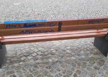 Schmierereien am Senftenberger Markt – Stadt ruft zur Mithilfe auf