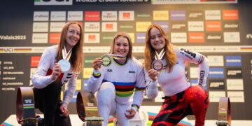 Alina Beck (rechts) mit WM-Bronze von der Mountainbike-WM 2025. Foto: UCI/Valais 2025