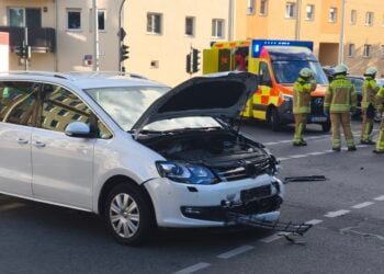 Unfall an Kreuzung in Cottbus-Ströbitz legt Verkehr zeitweise lahm