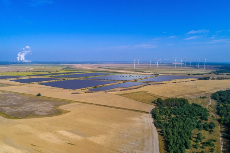 Visualisierung: Erster Bauabschnitt des Energieparks Bohrau (133 MWp) sowie der derzeit größte im Bau befindliche Windpark Forst-Briesnig II (105 MW) als weitere Bausteine der LEAG-GigawattFactory. (LEAG)
