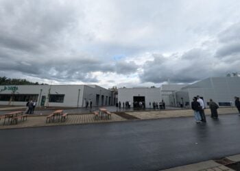 Klettwitz: DEKRA nimmt Batterie-Testzentrum am Lausitzring in Betrieb