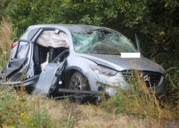 Auto in Neuendorf überschlagen. Senioren eingeklemmt & verletzt