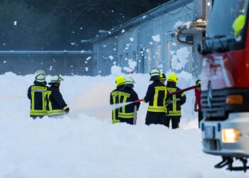 Großeinsatz in Vetschau nach Alarm: Schaum bedeckte Chemie-Firma