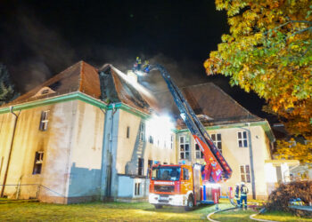 Dachstuhlbrand in ehemaliger Schule in Friedrichshain bei Döbern