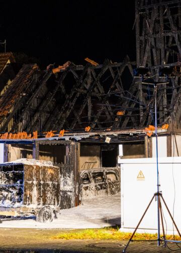 Brand des Gerätehauses der freiwilligen Feuerwehr Dürrehofe; Foto: Blaulichtreport Lausitz