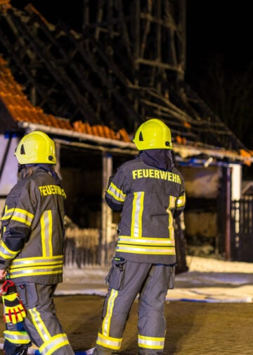 Brand des Gerätehauses der freiwilligen Feuerwehr Dürrehofe; Foto: Blaulichtreport Lausitz