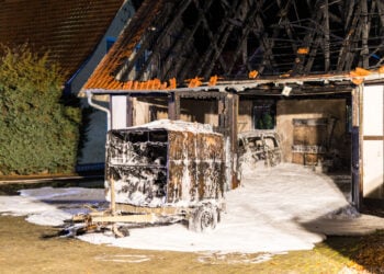 Brand des Gerätehauses der freiwilligen Feuerwehr Dürrehofe; Foto: Blaulichtreport Lausitz