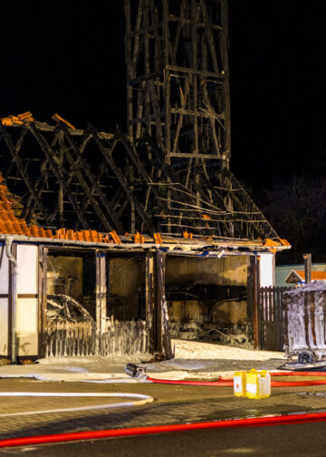 Brand des Gerätehauses der freiwilligen Feuerwehr Dürrehofe; Foto: Blaulichtreport Lausitz