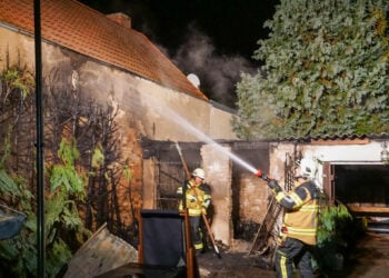 Nächtlicher Feuerwehreinsatz in Peitz: Brand in Nebengebäude gelöscht