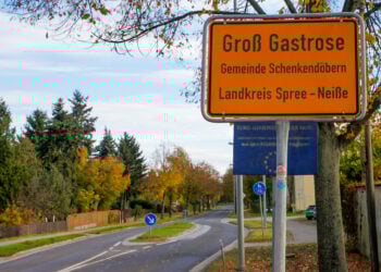 Polizist bei Kontrolle in Groß Gastrose verletzt – Fahrzeug flüchtig