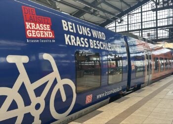 Zwischen Berlin & der Lausitz: RE7 zeigt sich im „Krasse Gegend“-Look