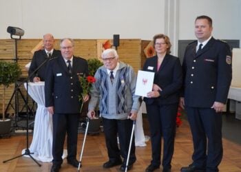 51 Feuerwehrleute in Dahme-Spreewald für langjährige Dienste geehrt