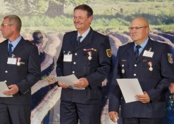Dr. Wolfgang Bialas erhält Ehrenzeichen im Brandschutz