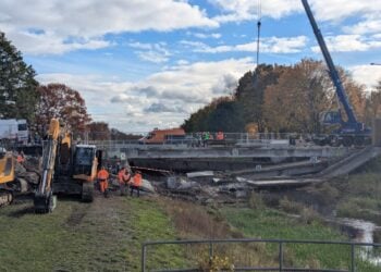 THW & Landesbetrieb untersuchen Brückenrückbau in Senftenberg