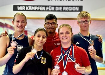 Die Spremberger Medaillengewinner der Europameisterschaften – Lucie Fiedler, Mona Hasan, Trainer Phumpanya Mazur, Vize-Europameisterin Rosalie Büttner und Benjamin Semisch. Es fehlt Felizitas Büttner.