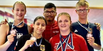 Die Spremberger Medaillengewinner der Europameisterschaften – Lucie Fiedler, Mona Hasan, Trainer Phumpanya Mazur, Vize-Europameisterin Rosalie Büttner und Benjamin Semisch. Es fehlt Felizitas Büttner.