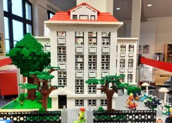 LEGO-Haus zeigt Cottbuser Stadtbibliothek im Miniaturformat