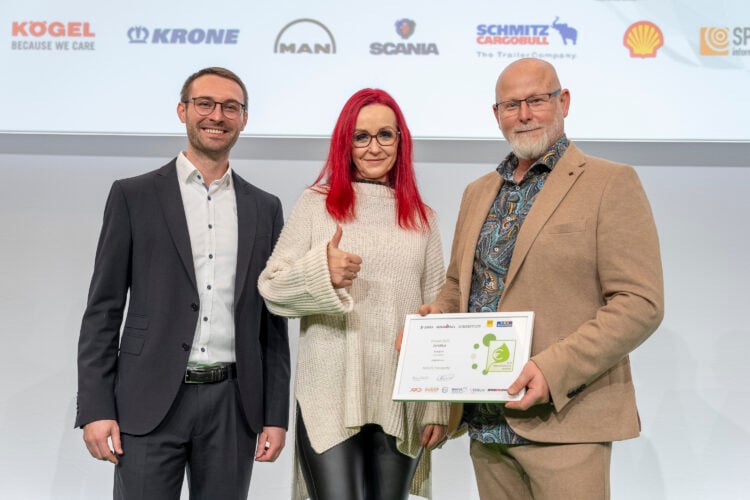 Die Preisträger und Finalisten des Eco Performance Awards, rechts Alexander Gucz (Negus Transporte) / Bild: ETM Verlag