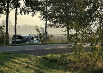 Auto bei Milkersdorf gegen Baum gekracht. Fahrer wohl unverletzt