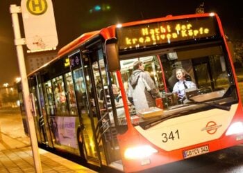 Extra-Busse & Party-Tram zur Nacht der kreativen Köpfe in Cottbus