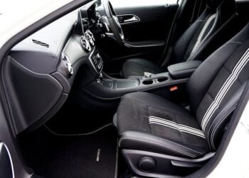 Gummimatten vs. Textilmatten: Welche Fußmatten passen zu Ihrem Auto?