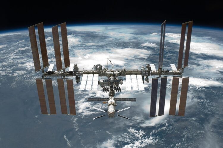ISS, WikiImages