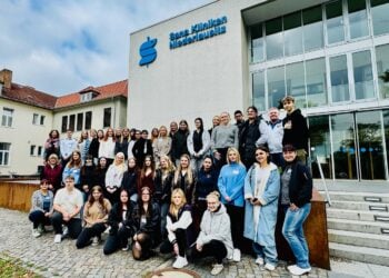 Nachwuchs für die Pflege: Sana Kliniken begrüßen 60 Azubis