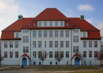 Niedersorbisches Gymnasium Cottbus lädt zum Tag der offenen Tür ein
