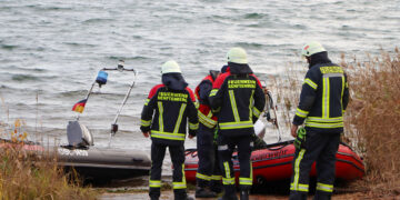 Rettungseinsatz am Geierswalder See: Mann nach Bootsunfall vermisst