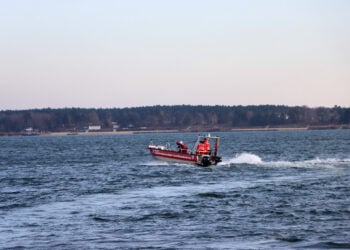 Rettungseinsatz am Geierswalder See: Mann nach Bootsunfall vermisst