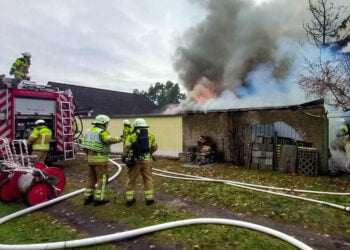 Nebengebäude in Cottbus vollständig abgebrannt. Polizei ermittelt