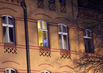 Wohnungsbrand in Lübben: Bewohner unverletzt, Katze stirbt