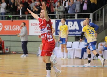 Handball Regionalliga Ostsee-Spree LHC Cottbus - Mecklenburger Stiere Schwerin 31-31; Foto: Steffen Beyer