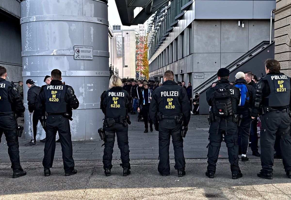 Bundespolizisten stellten rund 250 Identitäten fest; Foto: Bundespolizei