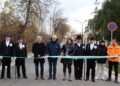 ©Stadt Finsterwalde/Anna-Lena Aßmus: Feierliche Eröffnung der Forststraße mit den Vier Finsterwalder Sängern, den drei Bauherren (Herr Gampe, Bürgermeister der Stadt Finsterwalde, Herr Freudenberg, Stadtwerke Finsterwalde GmbH und Frau Ramos, Entwässerungsbetrieb der Stadt Finsterwalde) als auch dem Planungsbüro und der ausführenden Baufirma EUROVIA).