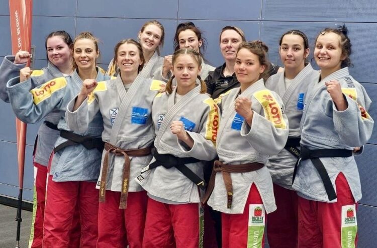 Das erfolgreiche Spremberger Frauenteam zieht sich nach 7 Jahren Bundesliga
zurück und wird künftig in der Landesliga an den Start gehen (Bild: KSC ASAHI)